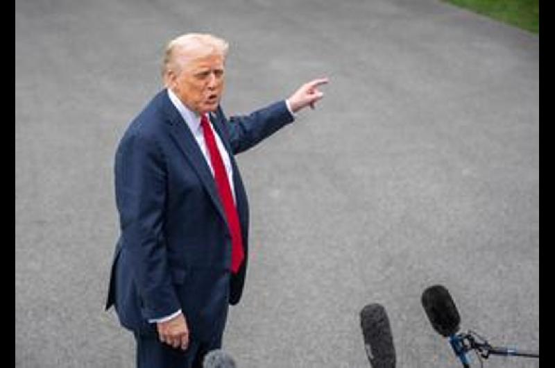 La administracioacuten Trump congela 26 mil millones de doacutelares para estados demoacutecratas