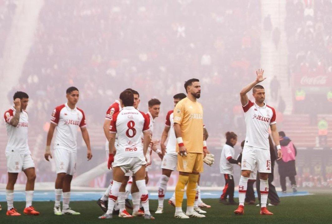 Huracaacuten al borde del colapso- FIFA lo inhibe por deudas