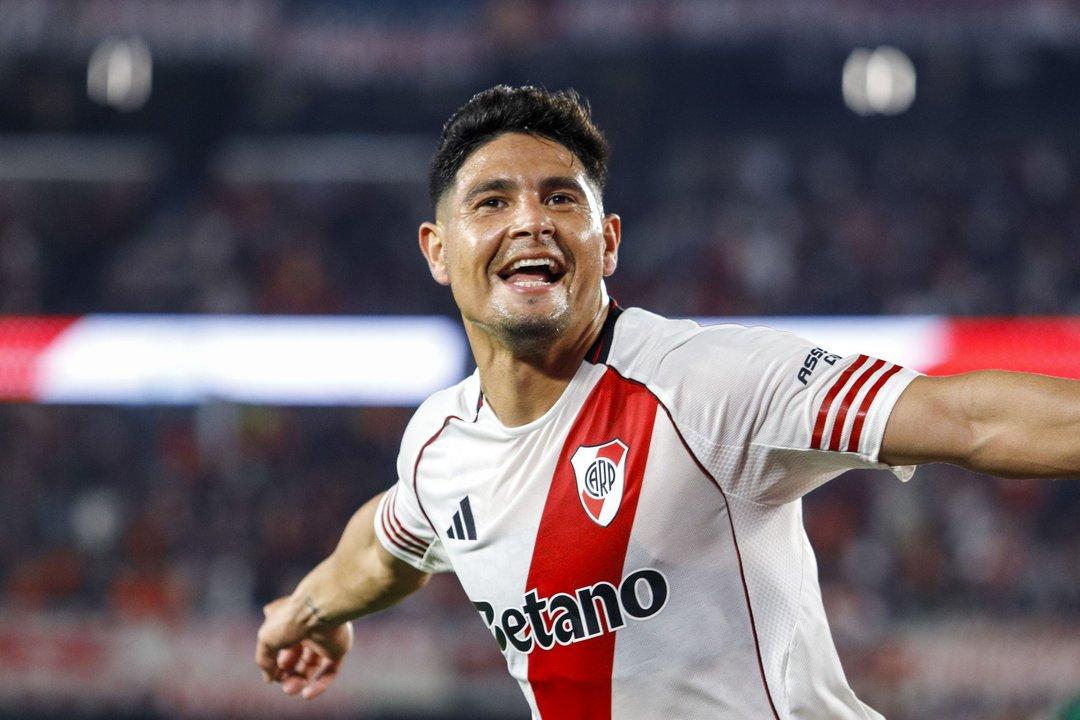 Salas arremetioacute contra Diego Milito tras el triunfo de River ante Racing por Copa Argentina