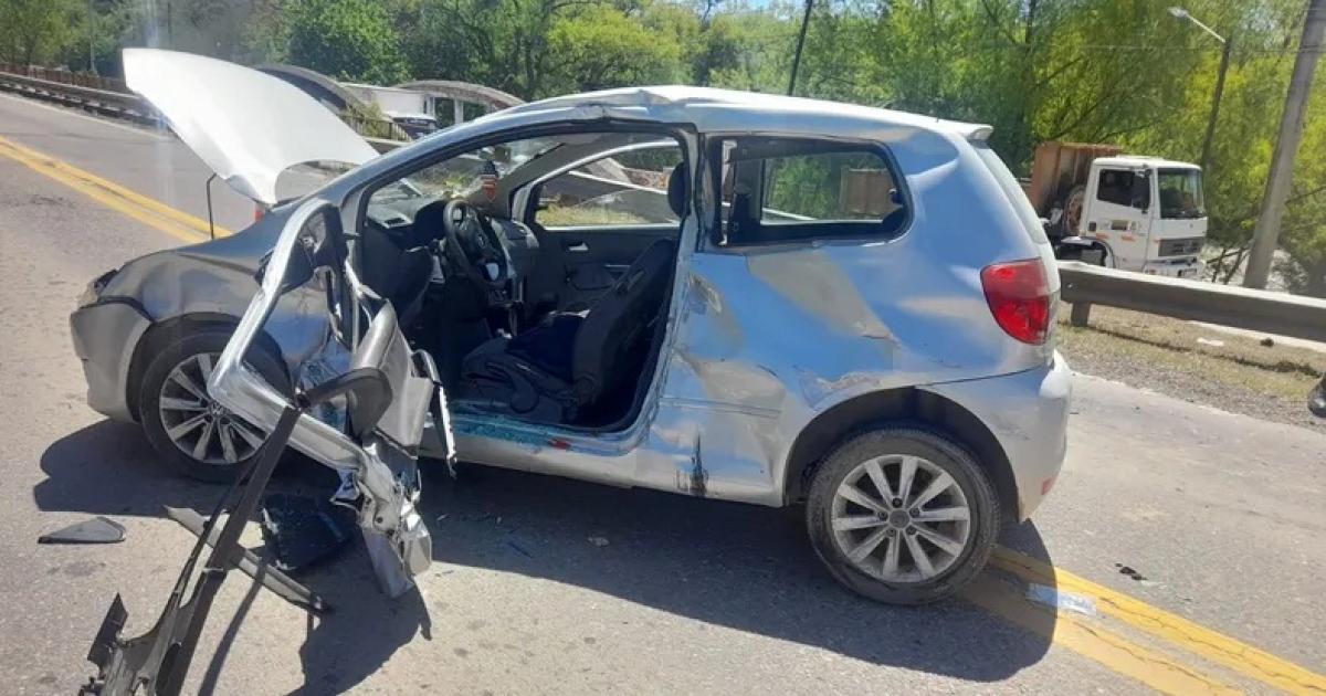 Heridos tras fuerte colisioacuten entre un auto y un camioacuten en el cruce de Yala
