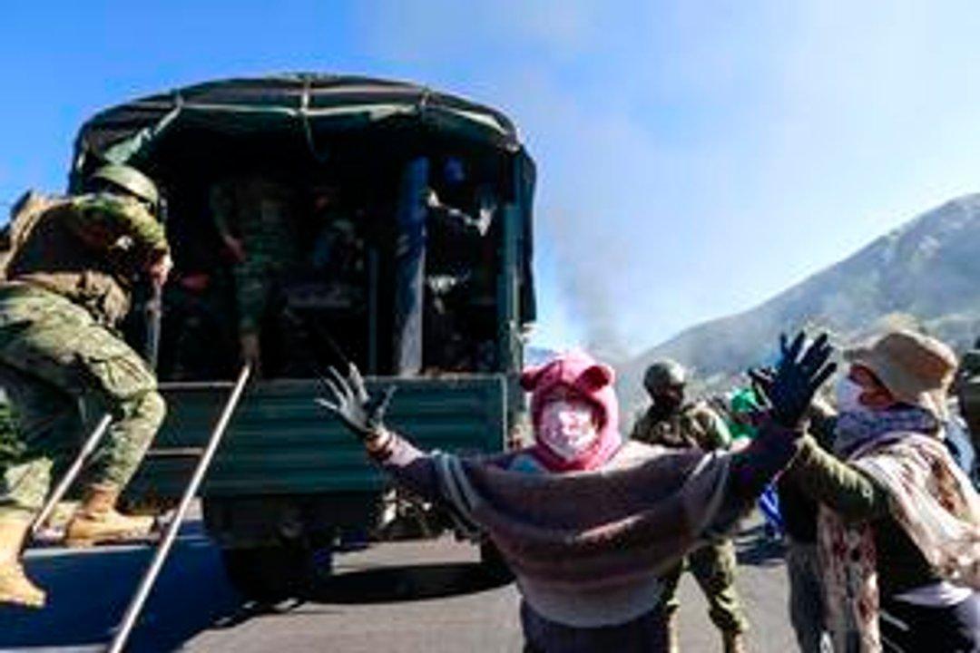 El paro indiacutegena en Ecuador transcurrioacute su diacutea 11 con bloqueos de rutas