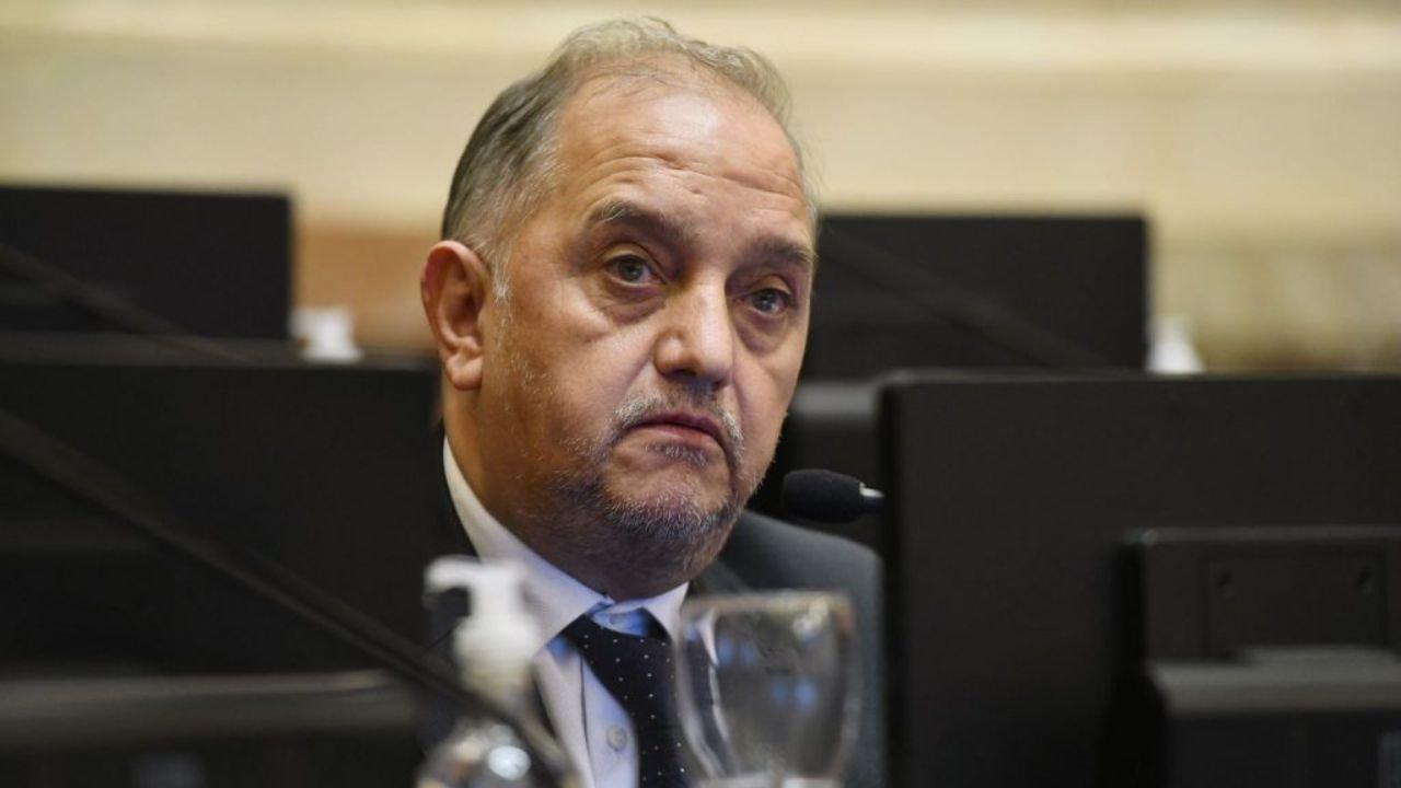 Carlos Linares cargoacute contra los gobernadores dialoguistas- ldquoVan mutando y no saben doacutende acomodarserdquo