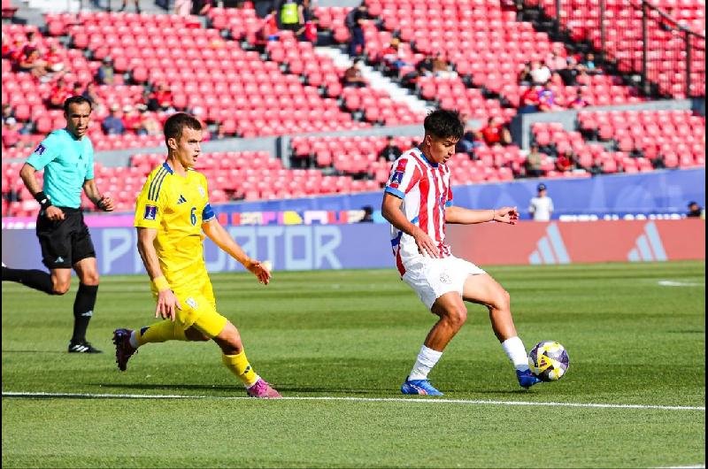 Ucrania superoacute a Paraguay y quedoacute como liacuteder del Grupo B del Mundial Sub 20