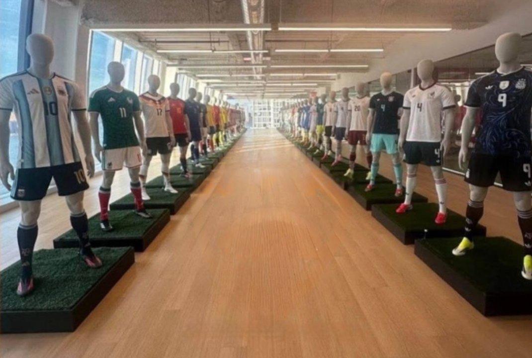 Insoacutelito- Alessandro Del Piero filtroacute todas las camisetas de Adidas para el Mundial 2026