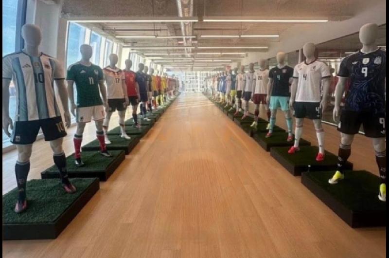 Insoacutelito- Alessandro Del Piero filtroacute todas las camisetas de Adidas para el Mundial 2026