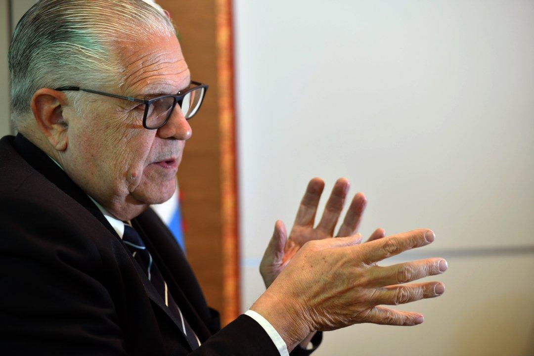 Loacutepez Murphy- pide el voto como defensor de los contribuyentes 