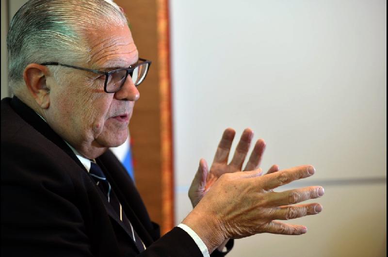 Loacutepez Murphy- pide el voto como defensor de los contribuyentes 