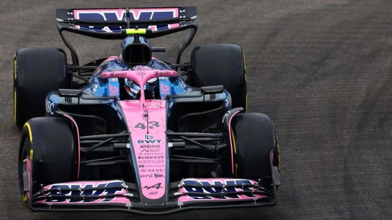 Como el antildeo pasado Colapinto tuvo una gran largada en el GP de Singapur y escaloacute tres posiciones