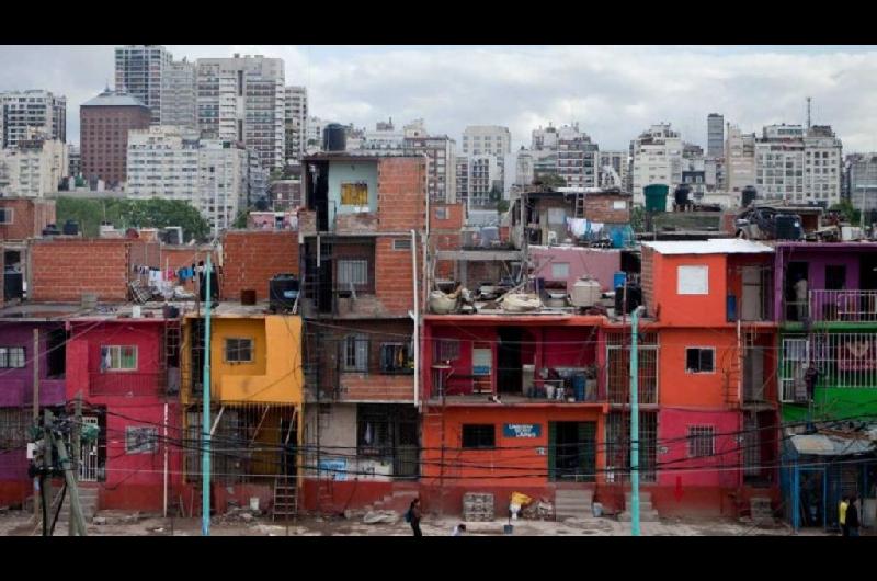 Crisis habitacional- aseguran que 1 de cada 3 familias en Argentina reside en una vivienda inadecuada