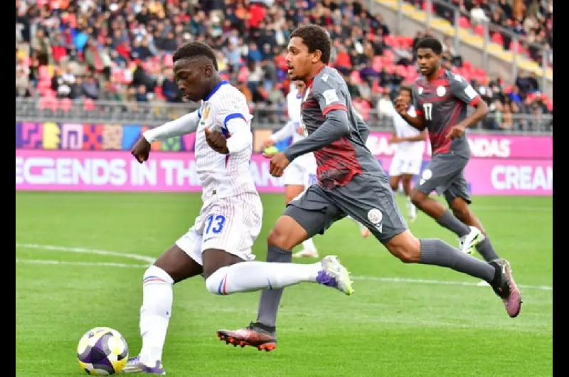 Francia goleoacute 6-0 a Nueva Caledonia y clasificoacute como mejor tercero en el Mundial Sub 20