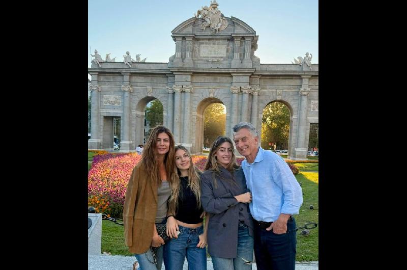 Mauricio Macri observa todo desde Espantildea a la espera de sentildeales de Milei