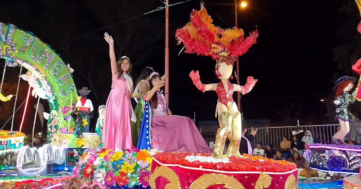 Preparan exposicioacuten y desfile de carrozas que representaron a San Pedro en la FNE