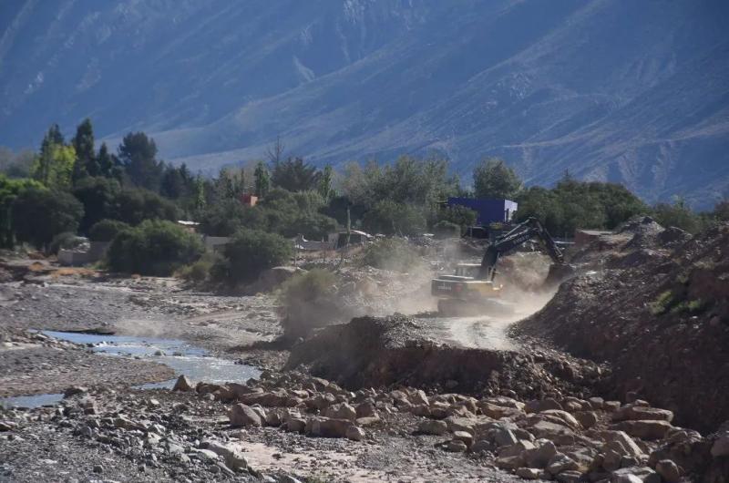 Trabajos en el riacuteo Huasamayo para reducir riesgos hiacutedricos durante temporada de lluvias