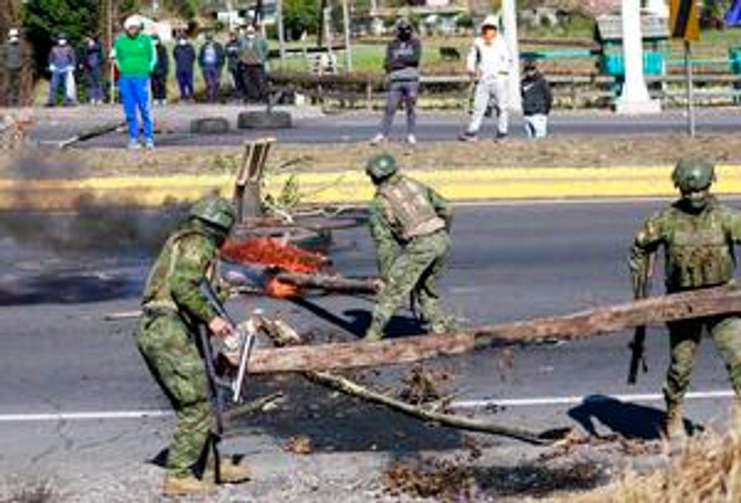Ecuador ingresa en el deacutecimoquinto diacutea de paro indiacutegena- amenazan con la toma de Quito