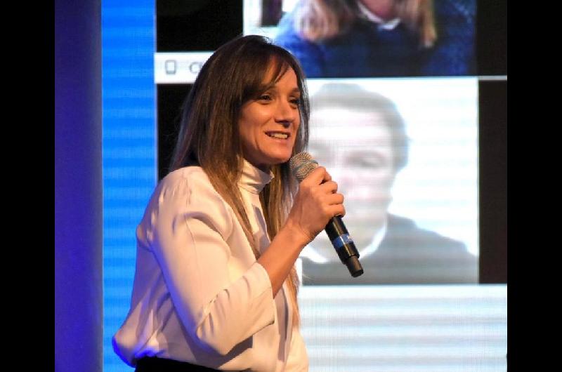 Malena Galmarini le preguntoacute a Santilli por Karen Reichardt- ldquoiquestLa van a apretar para que renuncie 