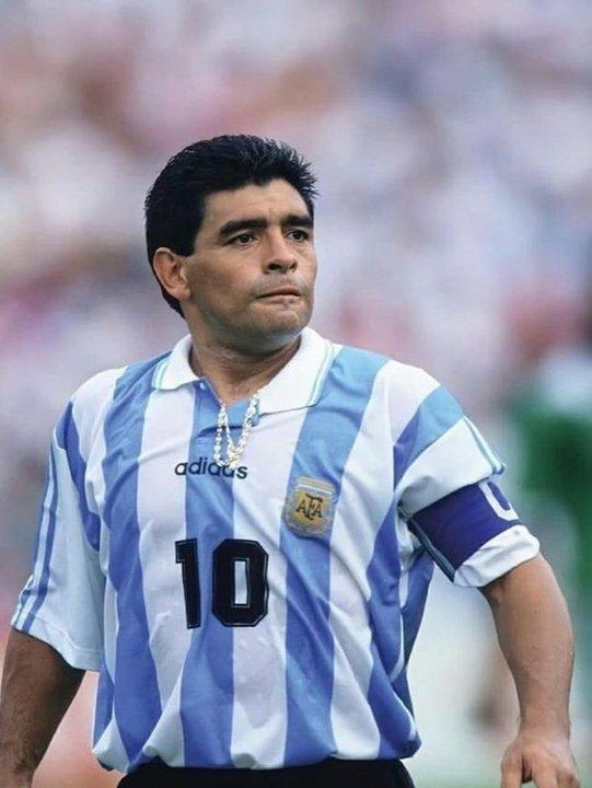 La leyenda sigue viva- subastaraacuten objetos personales y camisetas histoacutericas de Diego Maradona
