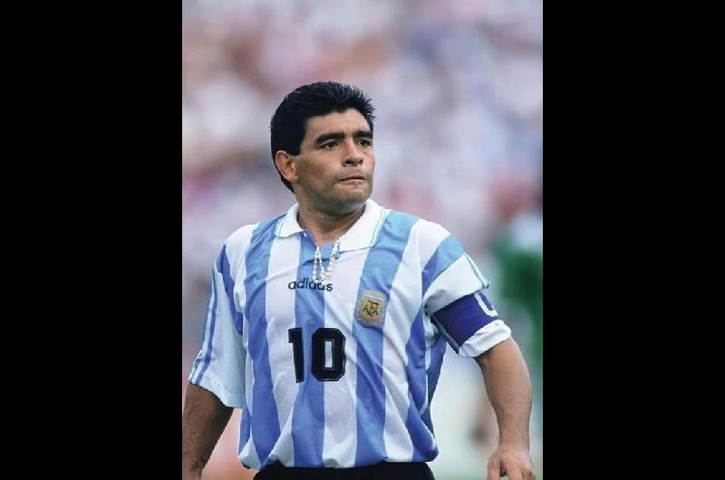 La leyenda sigue viva- subastaraacuten objetos personales y camisetas histoacutericas de Diego Maradona