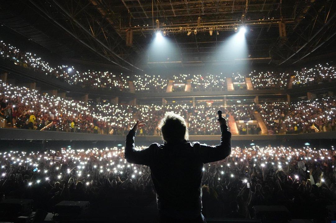 Milei presentoacute su libro con un show de rock y le pidioacute a sus seguidores que ldquono aflojenrdquo