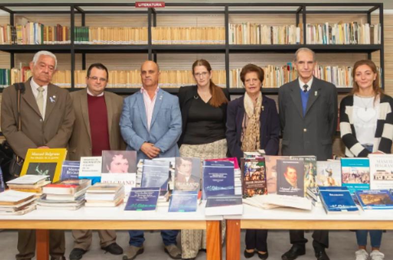 Entregaron donacioacuten al Archivo Histoacuterico