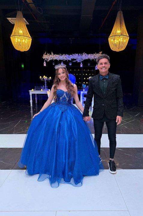La espectacular fiesta de 15 de la hija de Hernaacuten Caire