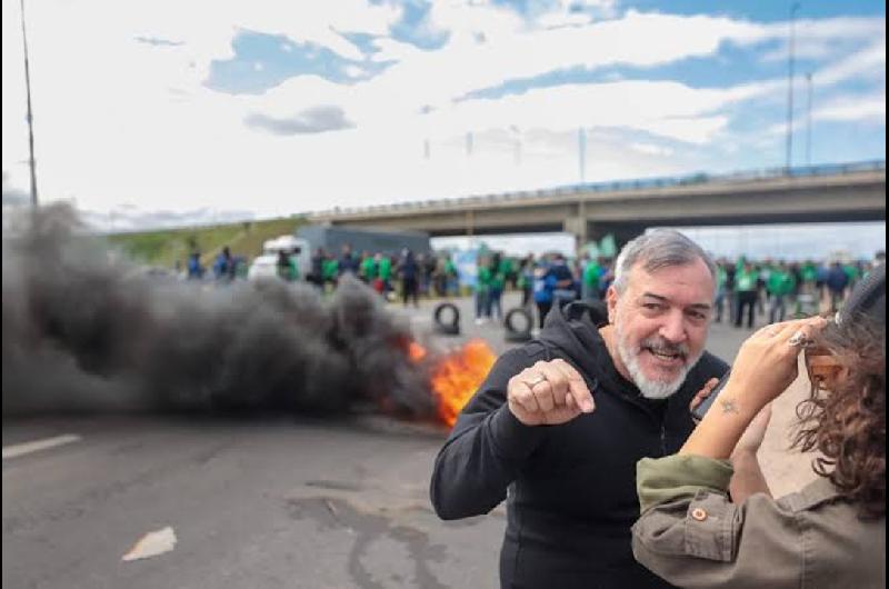 ATE llamoacute a ldquobloquearrdquo la eventual llegada de Javier Milei a la Patagonia