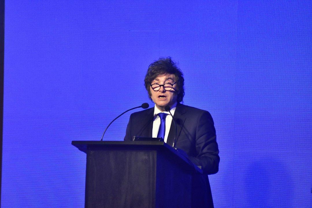 Desde Mar del Plata y con elogios a Santilli Javier Milei pidioacute defender ldquocon untildeas y dientesrdquo el orden fiscal