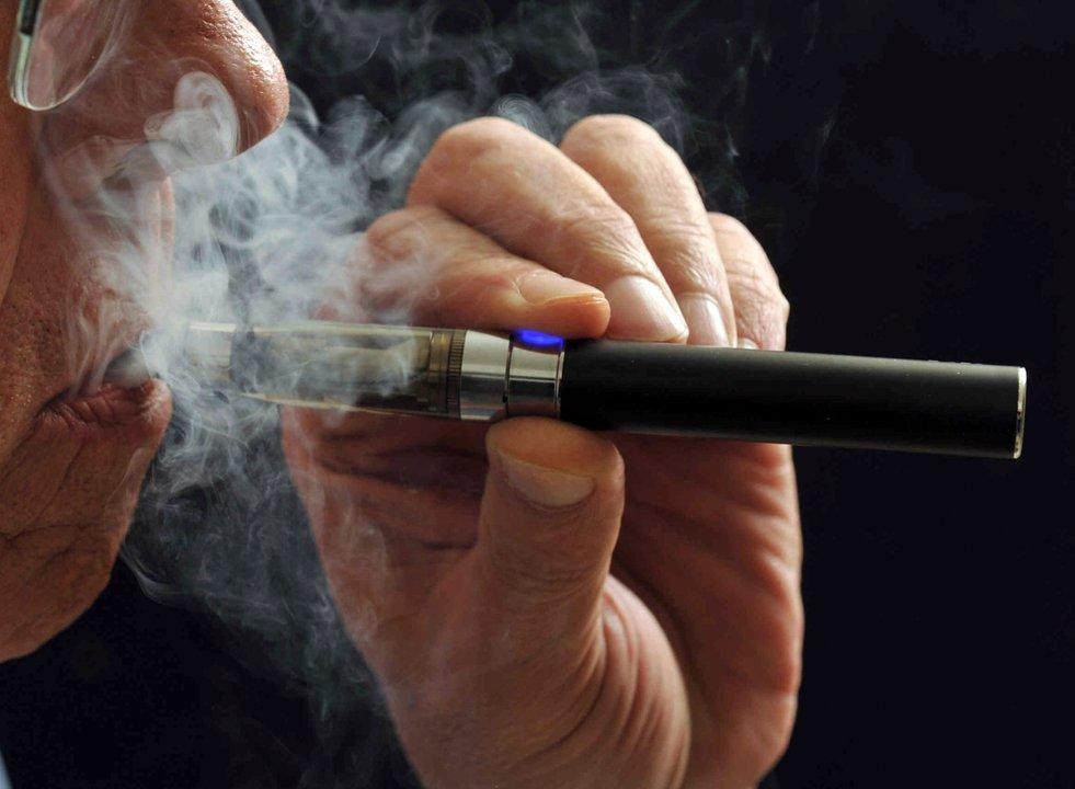 Los cigarrillos electroacutenicos estaacuten alimentando una nueva ola de adiccioacuten a la nicotina 