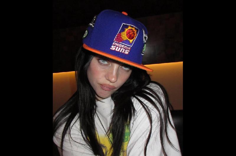 Billie Eilish lanzoacute una caacutepsula exclusiva de gorras- iquestCuaacutel es la famosa marca