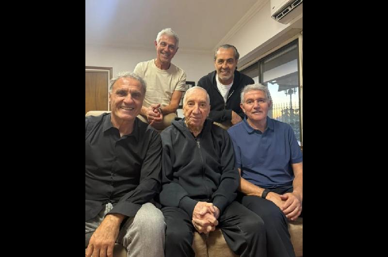 Un grupo de campeones del Mundo de 1986 fue a visitar a Carlos Bilardo