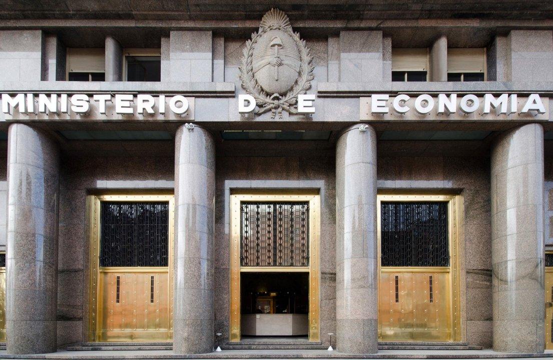 La sangriacutea de doacutelares pone al Tesoro bajo fuerte estreacutes- le quedan US 700 millones para defender el precio