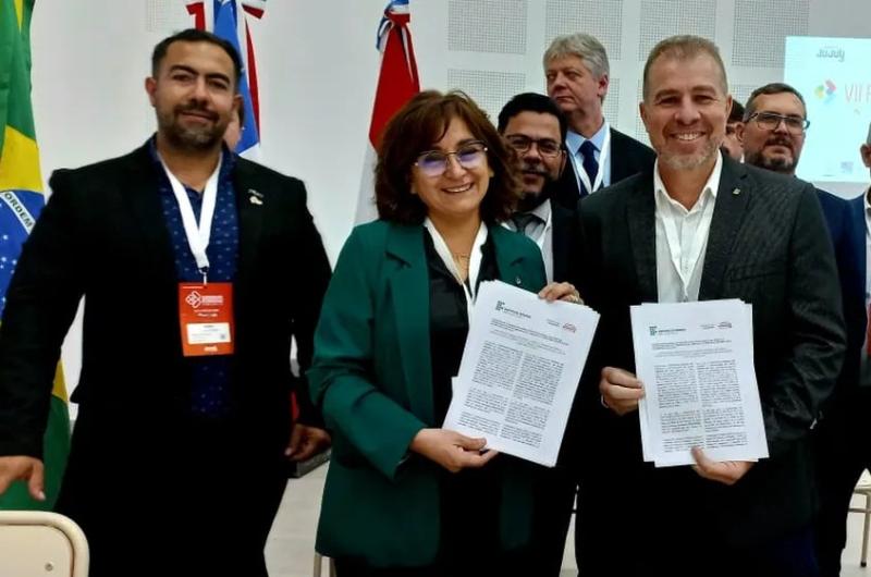 Integracioacuten regional- la ministra Serrano firmoacute importante convenio de educacioacuten