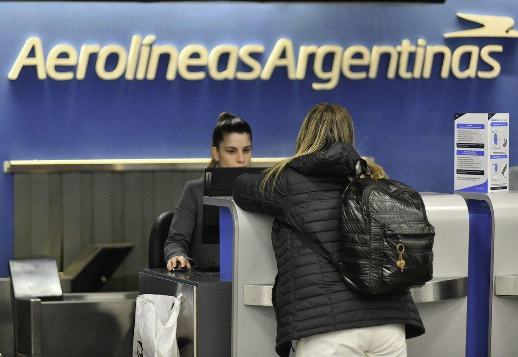 Asambleas de pilotos afectan a casi un centenar de vuelos de Aeroliacuteneas Argentinas