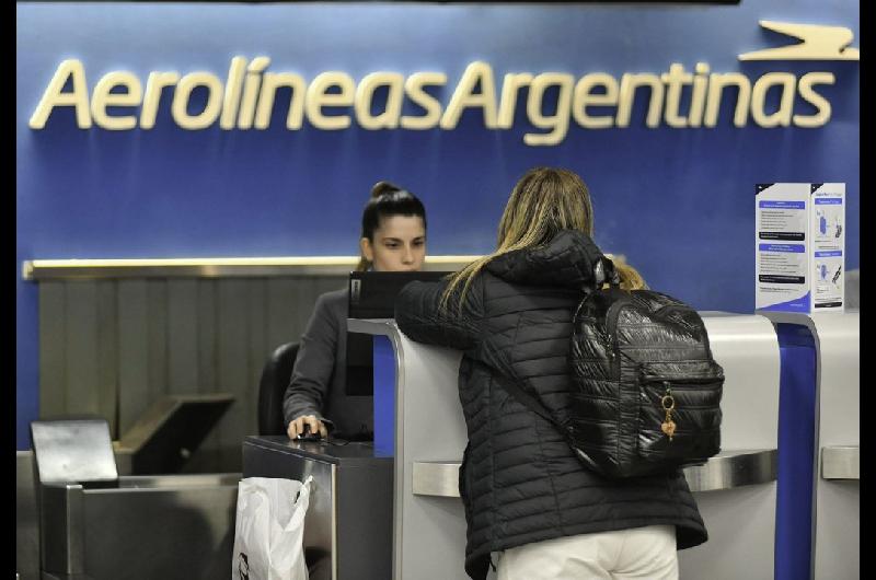 Asambleas de pilotos afectan a casi un centenar de vuelos de Aeroliacuteneas Argentinas