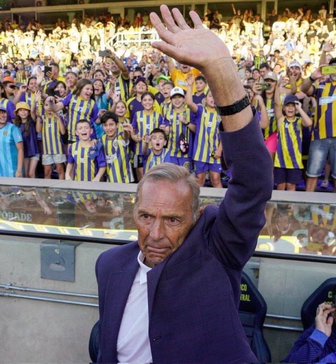 El plantel de Rosario Central viajaraacute a La Bombonera para despedir a Miguel Aacutengel Russo