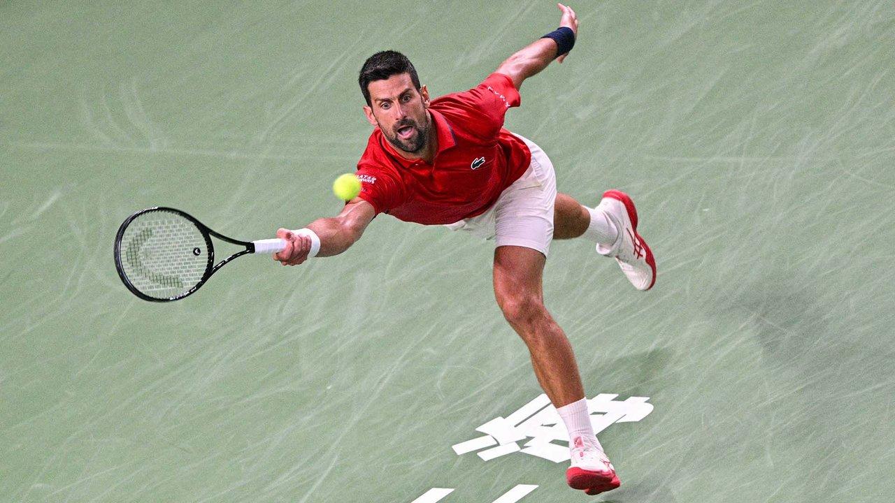 Djokovic avanzoacute a semis en el Masters 1000 de Shanghaacutei y se enfrentaraacute con la gran sorpresa del torneo