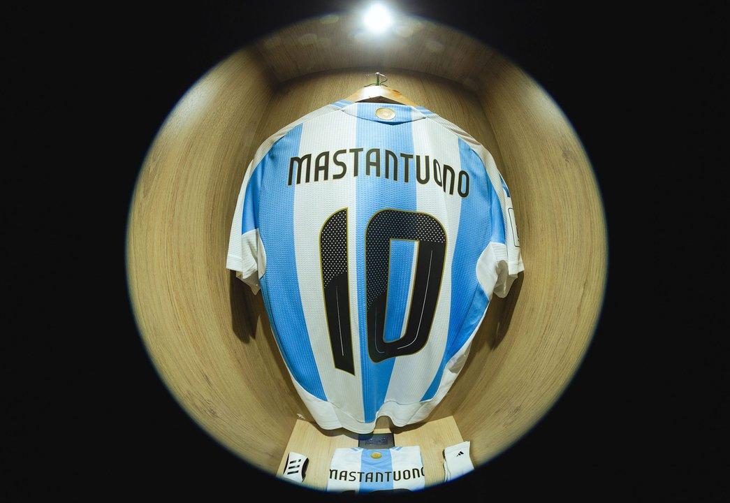 Franco Mastantuono- ldquoLlevar la 10 de Messi fue un momento increiacuteble que guardareacute para siemprerdquo