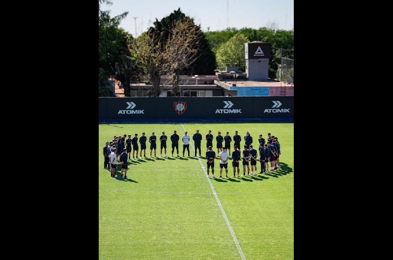 El plantel de San Lorenzo despidioacute a Miguel Aacutengel Russo- homenaje y respeto en su uacuteltimo adioacutes
