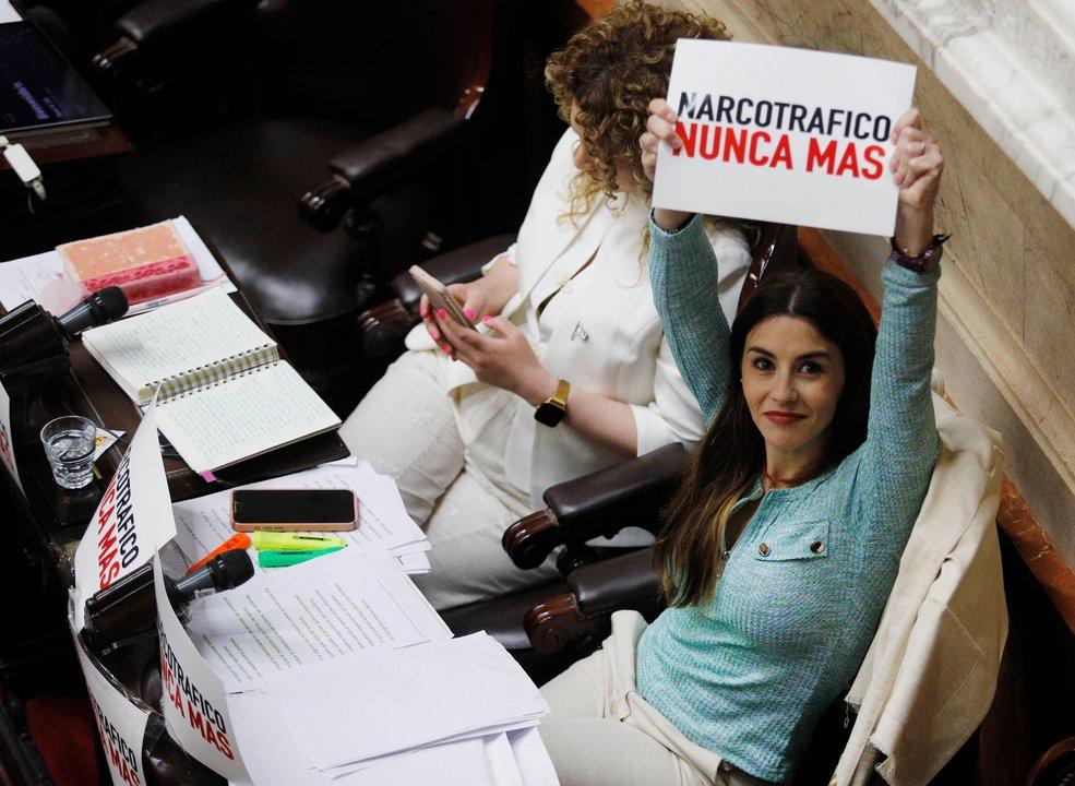 Pelea en Diputados- Lilia Lemoine y Marcela Pagano protagonizan escaacutendalo con acusaciones de ldquonarcordquo y ldquontildeoquirdquo