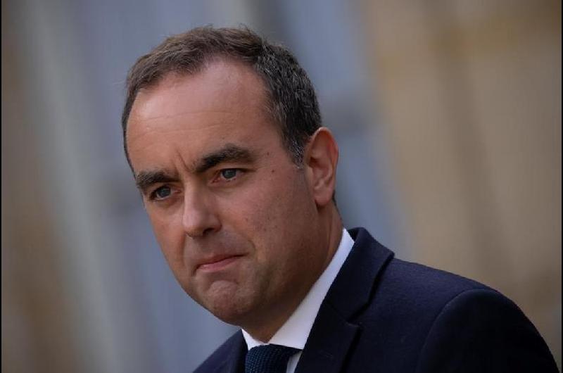 La crisis de gobierno en Francia y sus probables viacuteas de salida