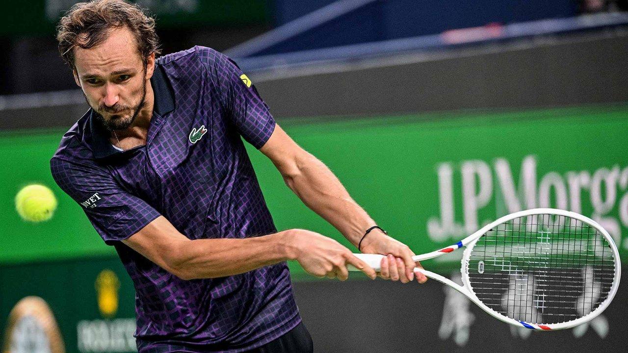 Medvedev le ganoacute a de Mintildeaur y se metioacute en las semifinales del Masters 1000 de Shanghaacutei