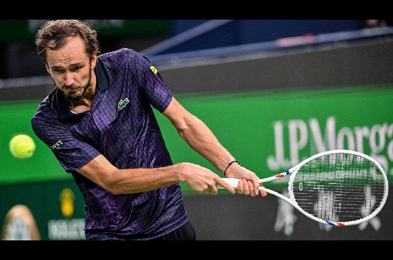 Medvedev le ganoacute a de Mintildeaur y se metioacute en las semifinales del Masters 1000 de Shanghaacutei