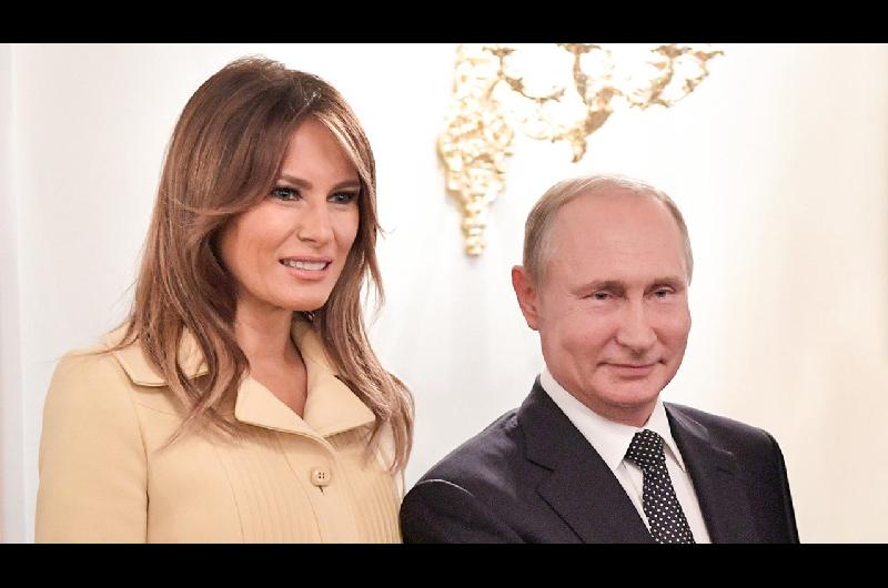 Melania Trump reveloacute que mantiene contacto epistolar con Putin en favor de los nintildeos