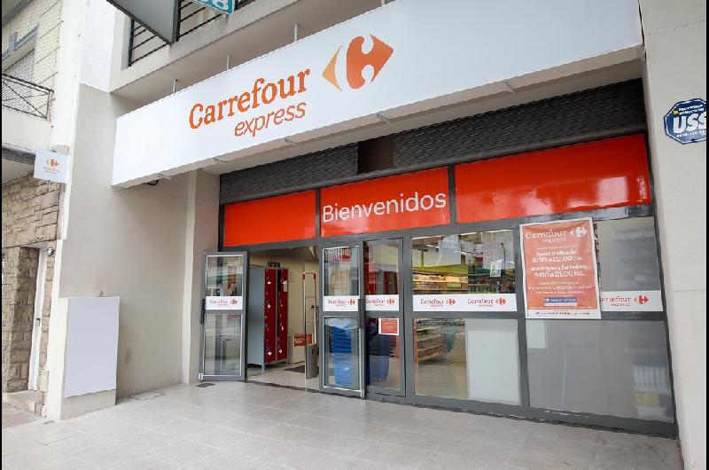 Carrefour replantea su salida del paiacutes y los changuitos dan una pista sobre queacute haraacuten