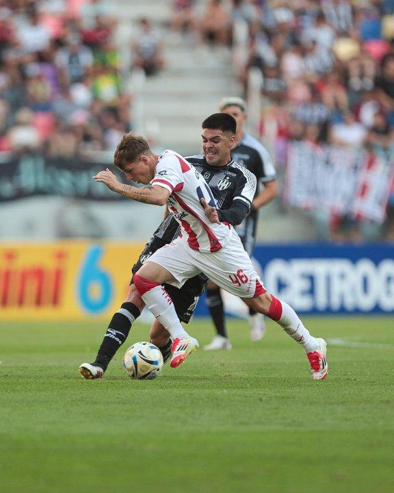 Central Coacuterdoba goleoacute a Unioacuten y se prende en la pelea por el Grupo A en el Torneo Clausura