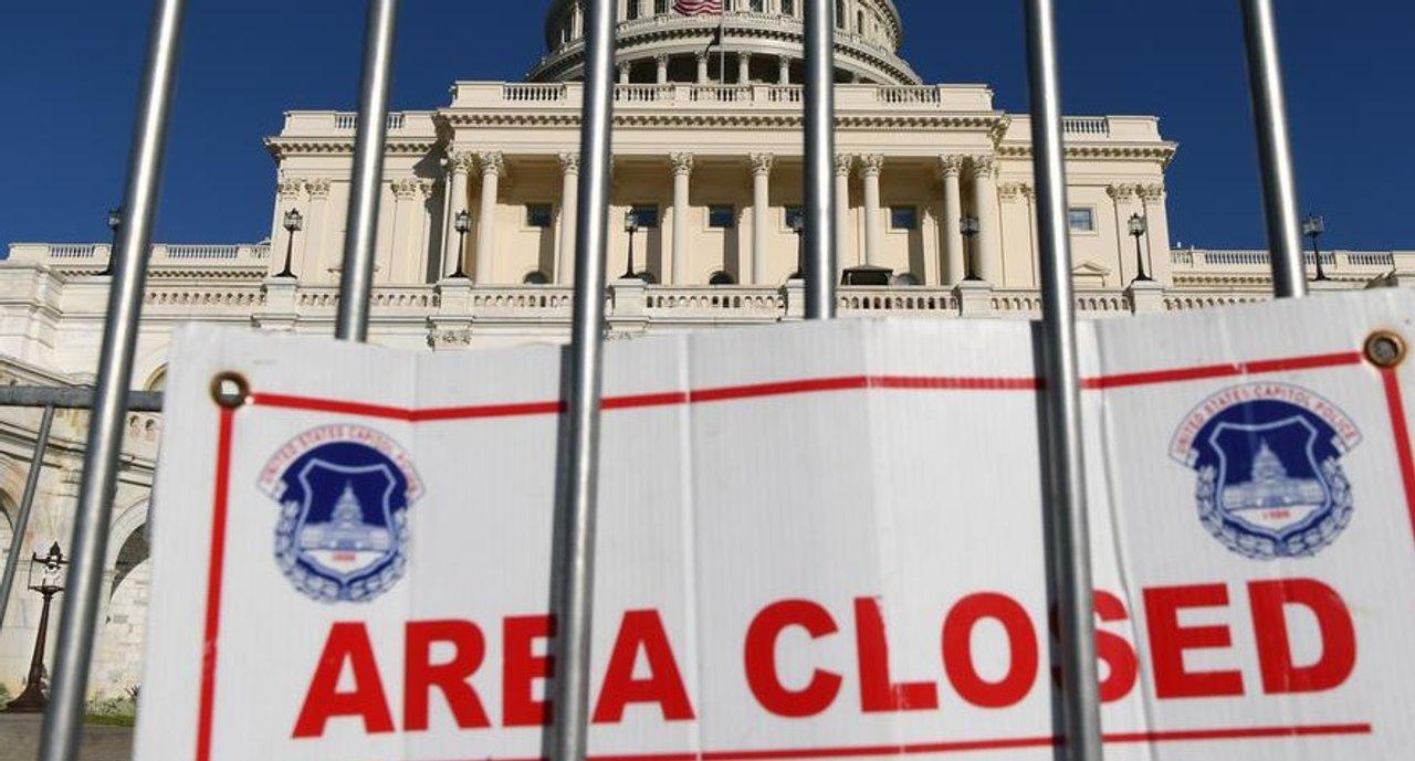Administracioacuten Trump inicioacute despidos en el deacutecimo diacutea del cierre del Gobierno