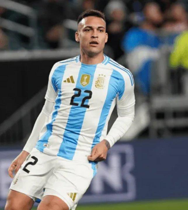 Video- La triple chance errada por Lautaro Martiacutenez en el Argentina ndash Venezuela