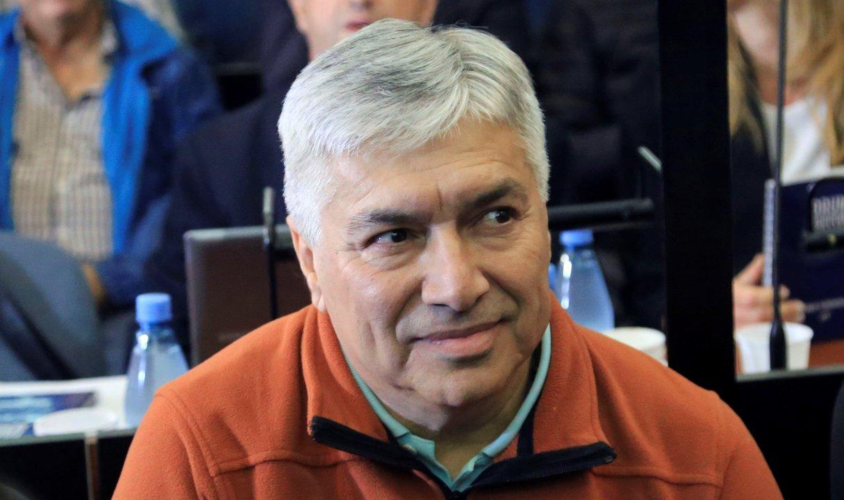 Denuncian a un juez federal por impedir el ingreso de abogados a un penal en una causa de Laacutezaro Baacuteez