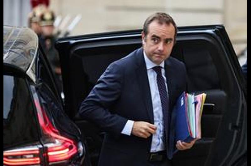 Macron renovoacute el nombramiento de Seacutebastien Lecornu como primer ministro franceacutes