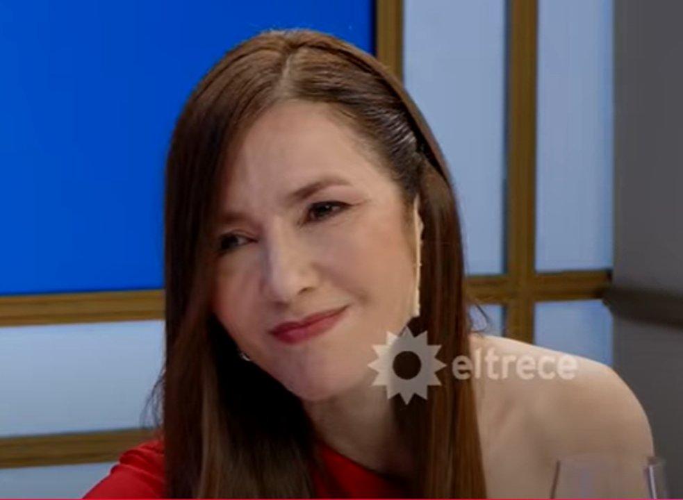 Cristina Peacuterez emocionoacute a Mirtha Legrand al mostrarle una foto de su infancia