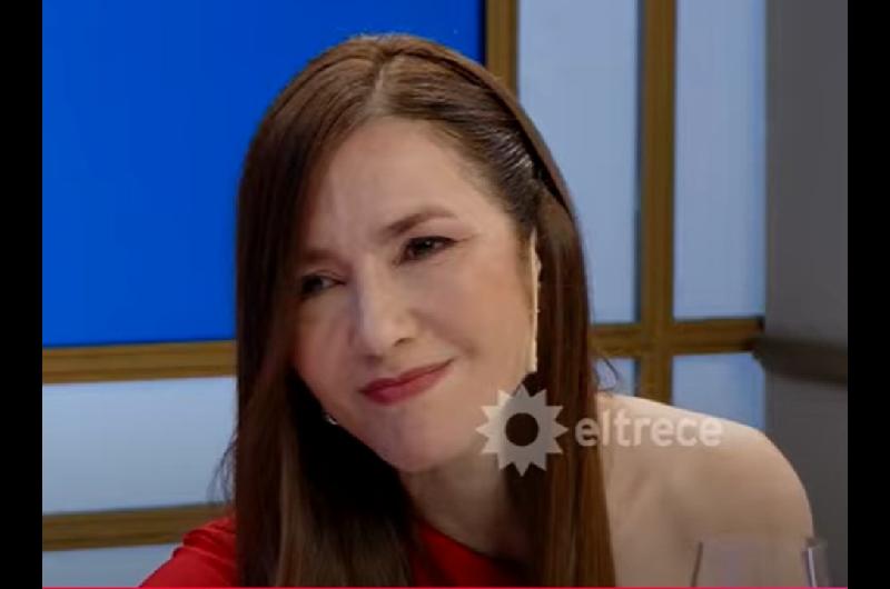 Cristina Peacuterez emocionoacute a Mirtha Legrand al mostrarle una foto de su infancia